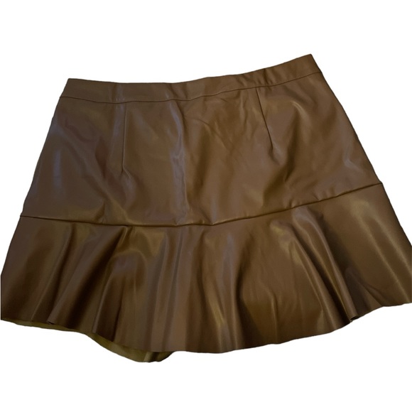BNWT Faux Leather Skirt High Waisted Ruffled Hem Mini Skirt w/ Short Lining - Picture 8 of 8